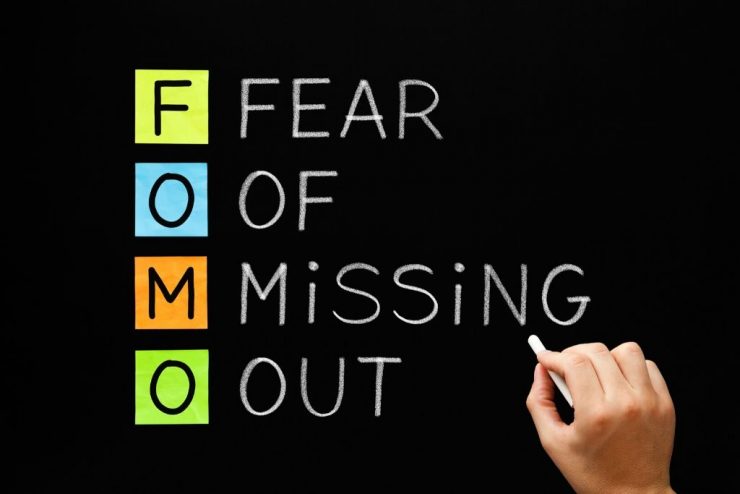 how to deal with fomo in a relationship