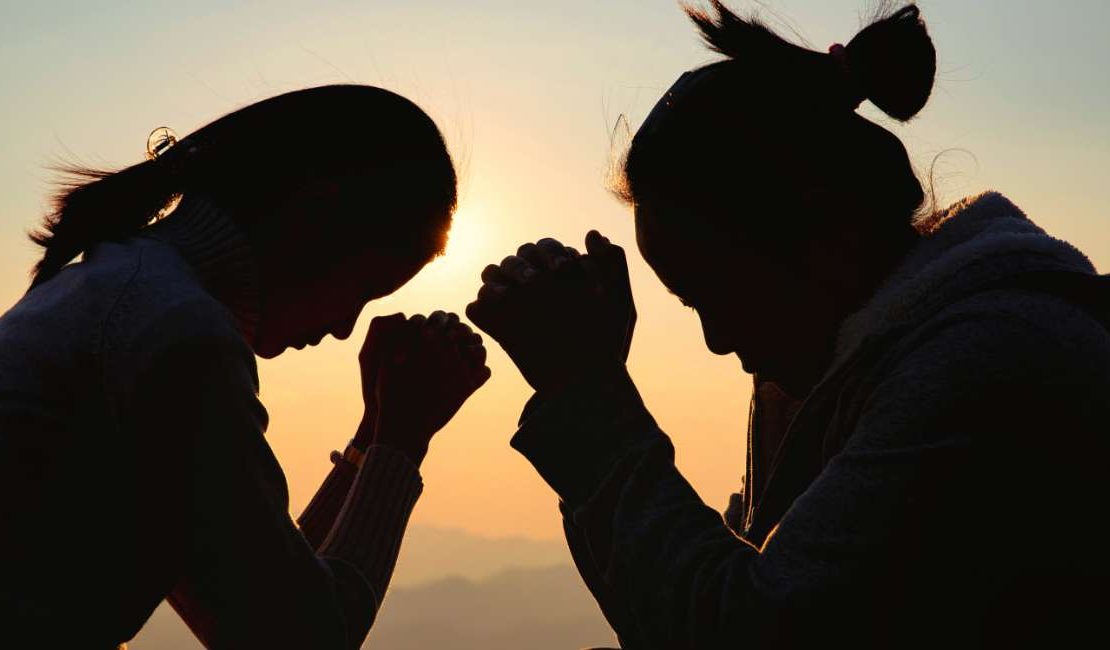 15 Powerful Signs Of Spiritual Connection With Someone